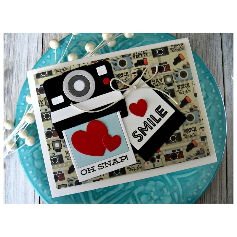 

Creating A Mini Camera-themed Card With A Heart Using A Golden Embossing Mold For Diy Scrapbooking, Along With A Steel Cutting Die.