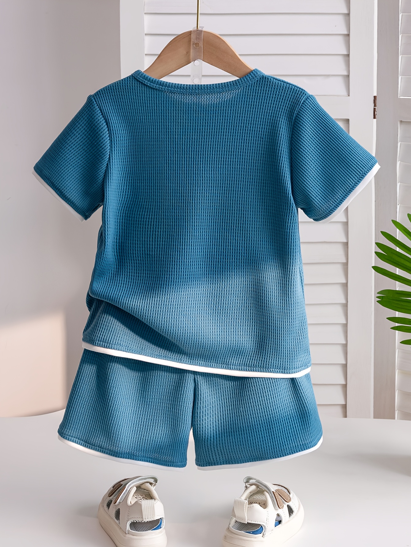 Boys' Comfortable Sports Style 2pcs Set, Small Boy's Summer Waffle Casual Short Sleeve T-shirt and Shorts Set, Suitable for Daily Wear, School, Outdoor