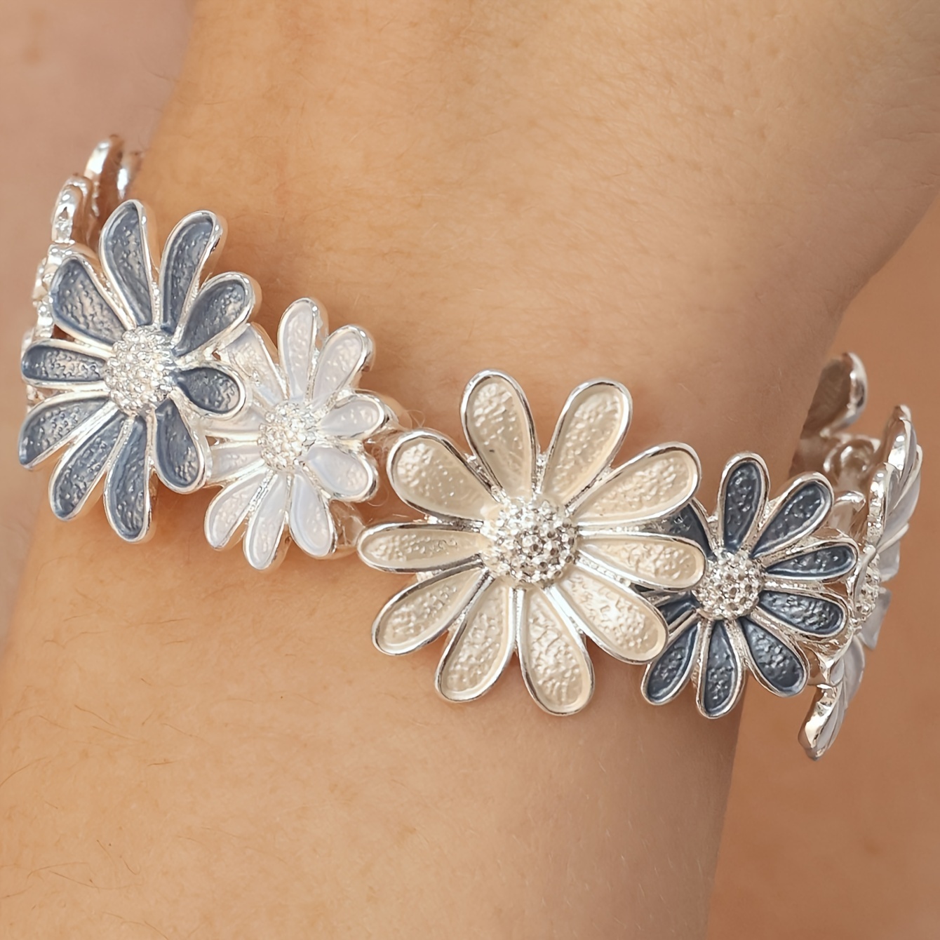 Daisy Delight Boho Stretch Bracelet with Enamel Daisy Flowers