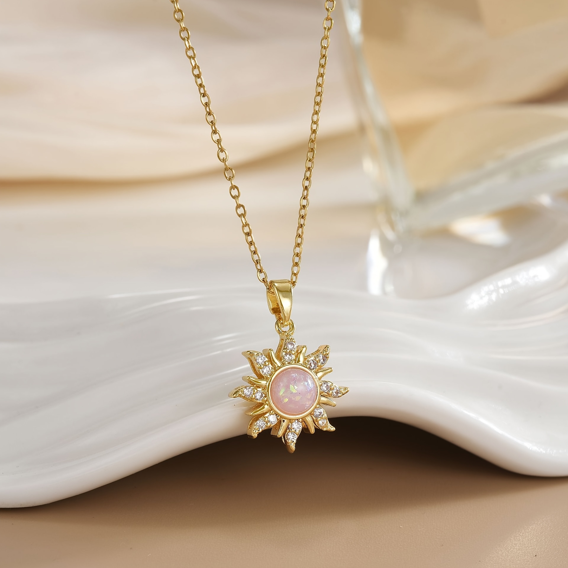 TEMU A Temperament Light Luxury High-quality Retro Sun Flower Clavicle Chain Valentine's Day Gift, Available In Multiple Colors (excluding Gift Box)