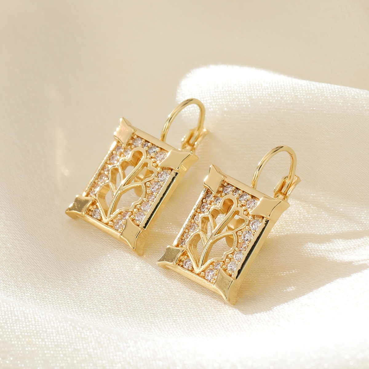 Fashion Retro Hollow Leaf Square Pendant Earrings, Elegant Design