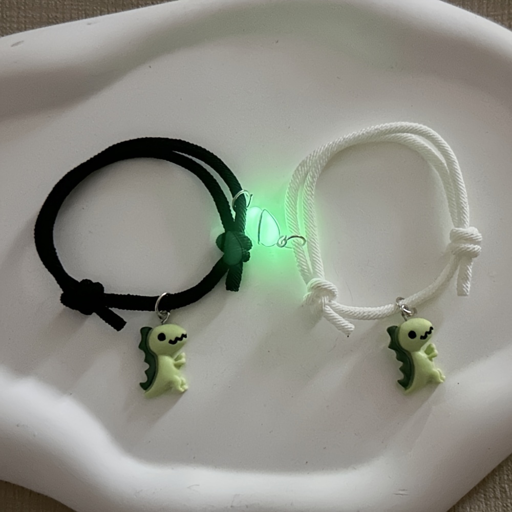 2 piezas de moda y personalizadas de resina con luz nocturna de dinosaurio, colgante magnético de corazón, pulsera ajustable, juego de 2 piezas para hombres y mujeres
