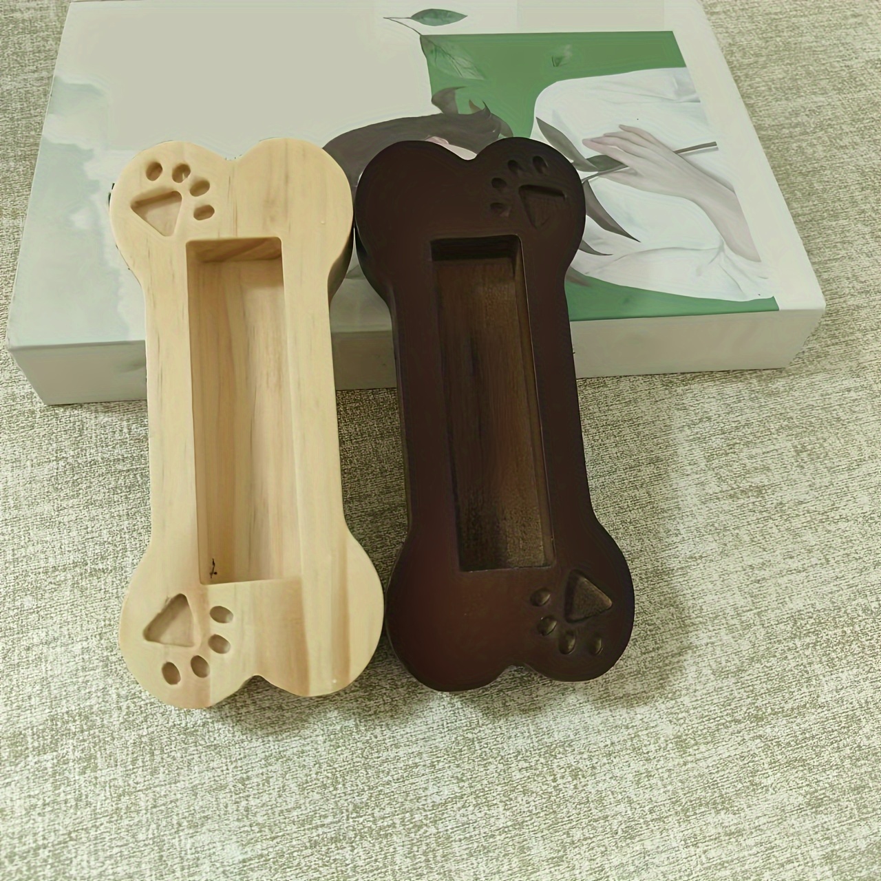 

Bone-shaped Wooden Business Card Holder With Paw Print Design - Multipurpose Desk Organizer For Office And Home Use, Non-waterproof, Suitable For Various Occasions And Themes