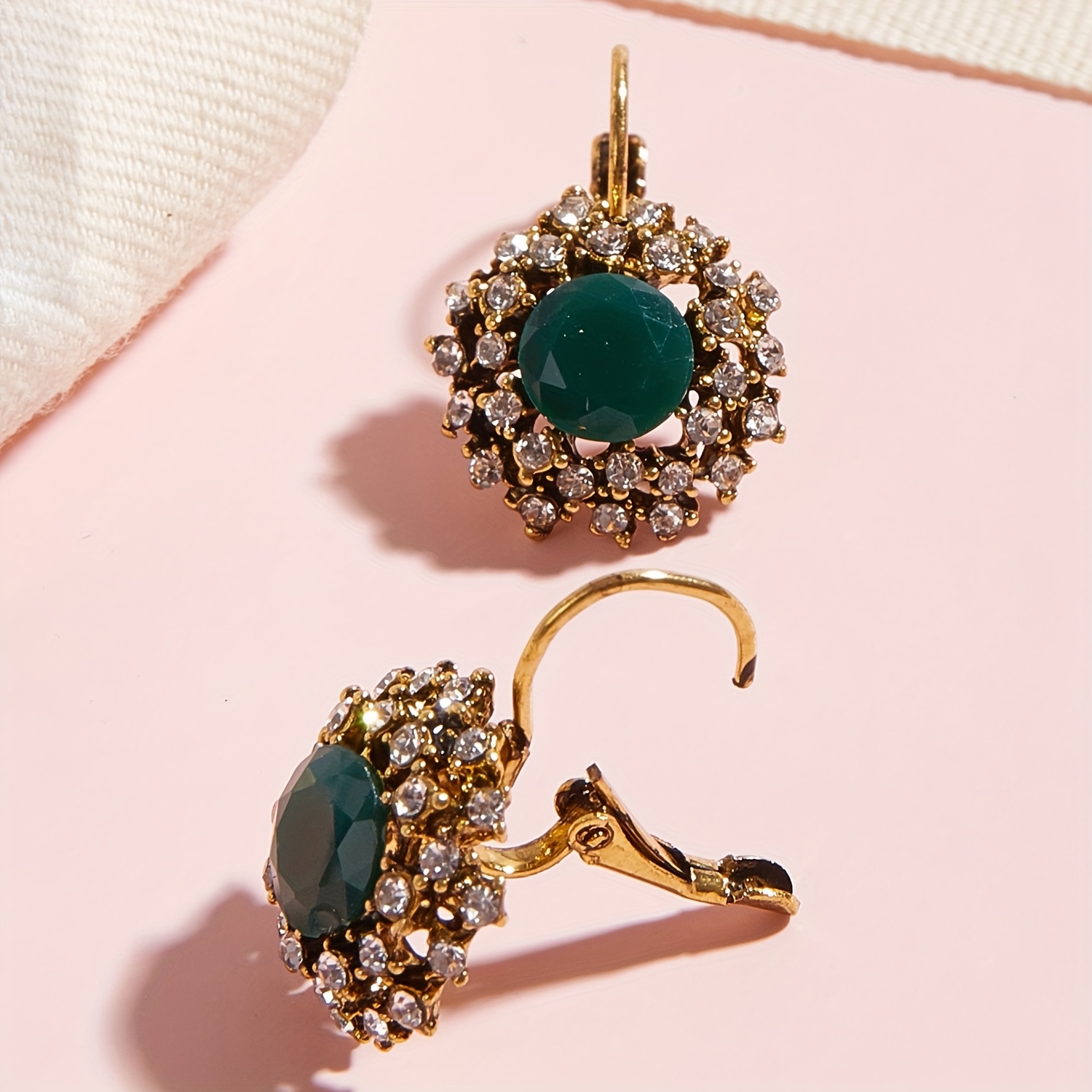 Fashionable, Exquisite, and High-end New Vintage Rhinestone Flower Earrings