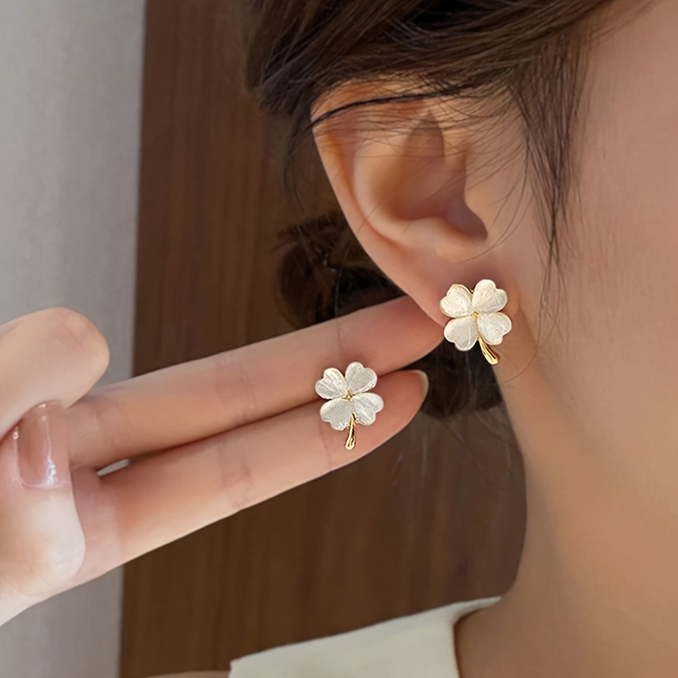 

1 Pair Women' Clover Earrings, Korean Style, Vintage Elegant Zinc Alloy, Fashionable Ear For