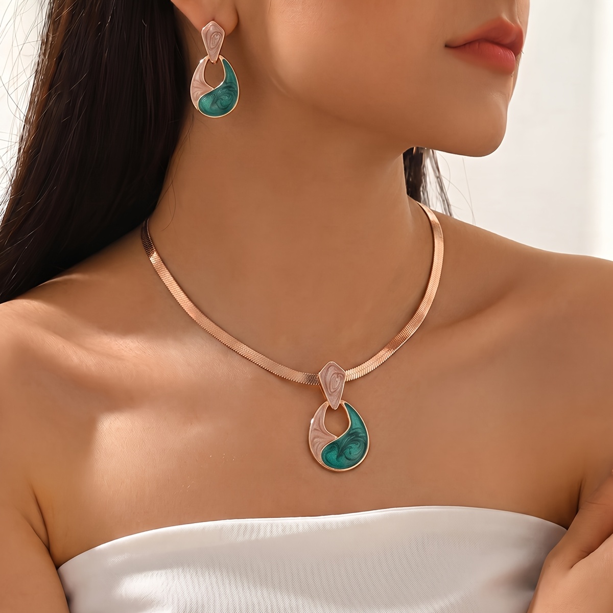 2pc Retro Modern Necklace & Bracelet Set for Women