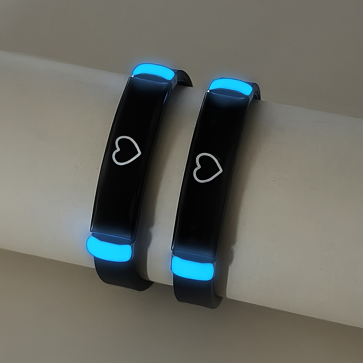 E-shop 2er Set Leuchtende Hochwertige Minimalistische Herzförmige Paar-Armbänder, Valentinstag Geschenk