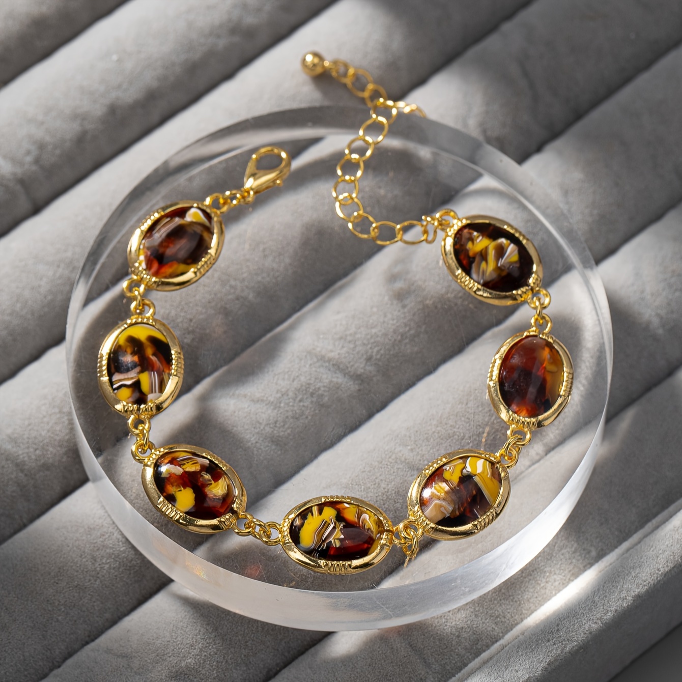 Image of A Retro Elegant Gemstone Inlaid Bracelet For Women's Holiday, Birthday, Dating, Prom, Banquet, Wedding Party, Vacation, Shopping, Business, Daily Additions