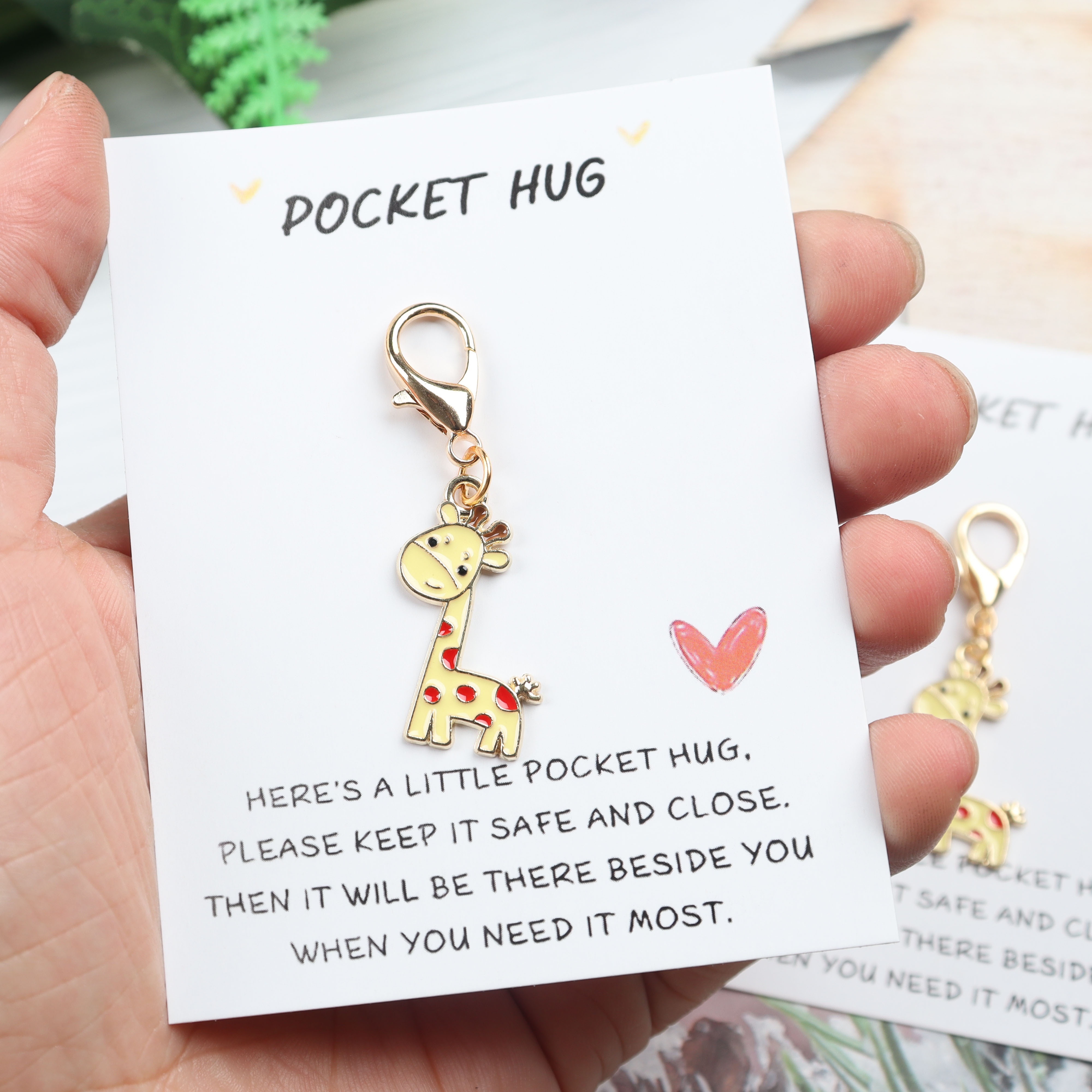 

Pocket Hug Enclosure Cards With Giraffe Mini Keychain - Inspirational Friendship Gratitude Good Luck Charms - Animal Themed White Paper Cards With Heart Pattern, Invitation Pocket - Sets Of 1 Or 2