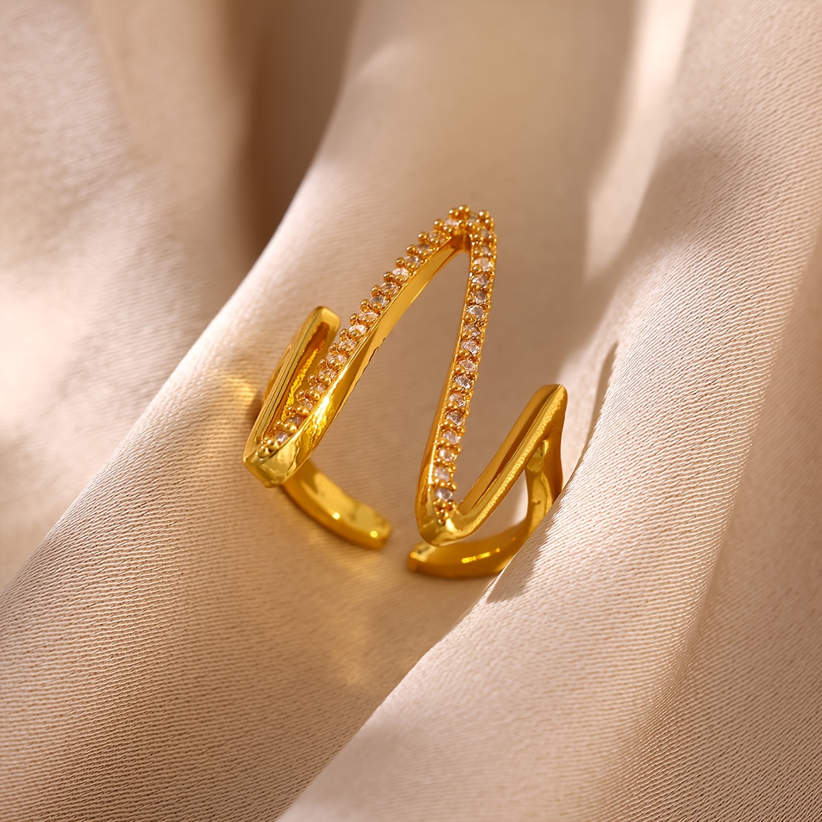 Women's Vintage Wavy Line Open Ring with Synthetic Zirconia