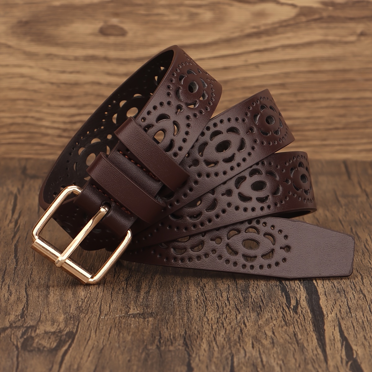 E-shop Einfarbiger Vintage Gürtel mit Lochmuster Schnitzerei, mit Legierungsschnalle. Vielseitig für den Geschäftspendeln. Y2K Einfacher Eleganter