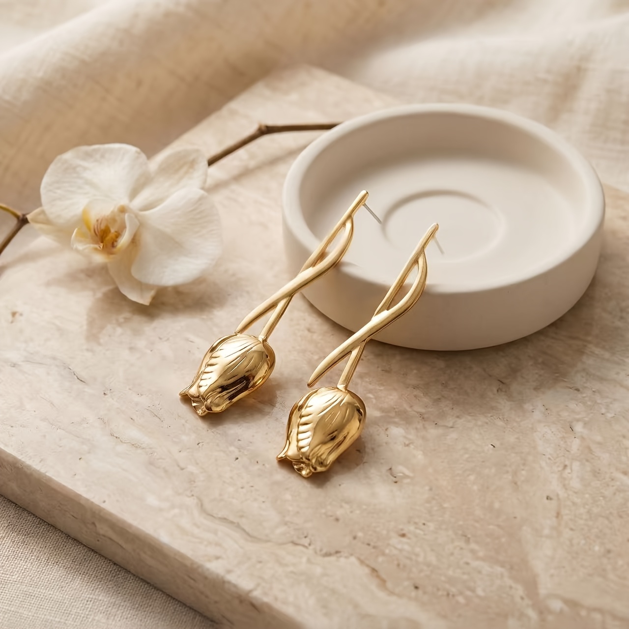 Retro Elegant Line Texture Tulip Earrings