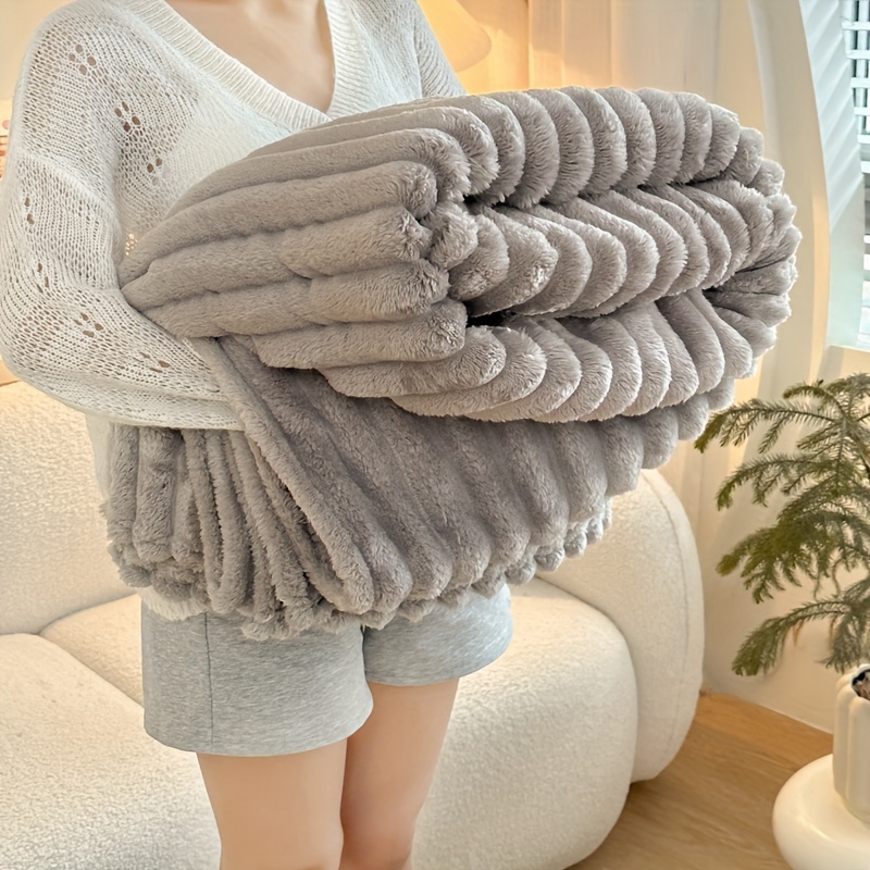 

1pc Faux Fur Grey Blanket, Flannel Blanket, Soft Warm Throw Blanket Nap Blanket For Couch Sofa Office Bed Camping Travel, Multi-purpose Gift Blanket For All Season