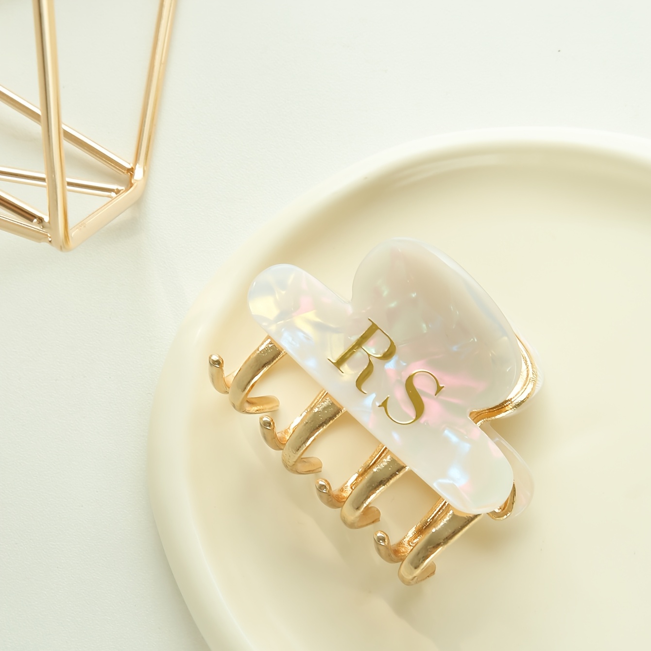 E-shop 1 Stück personalisierte Haarspange mit individuellen Initialen, entworfen im schicken goldenen -Stil mit einer festen und Scharnierverschluss,