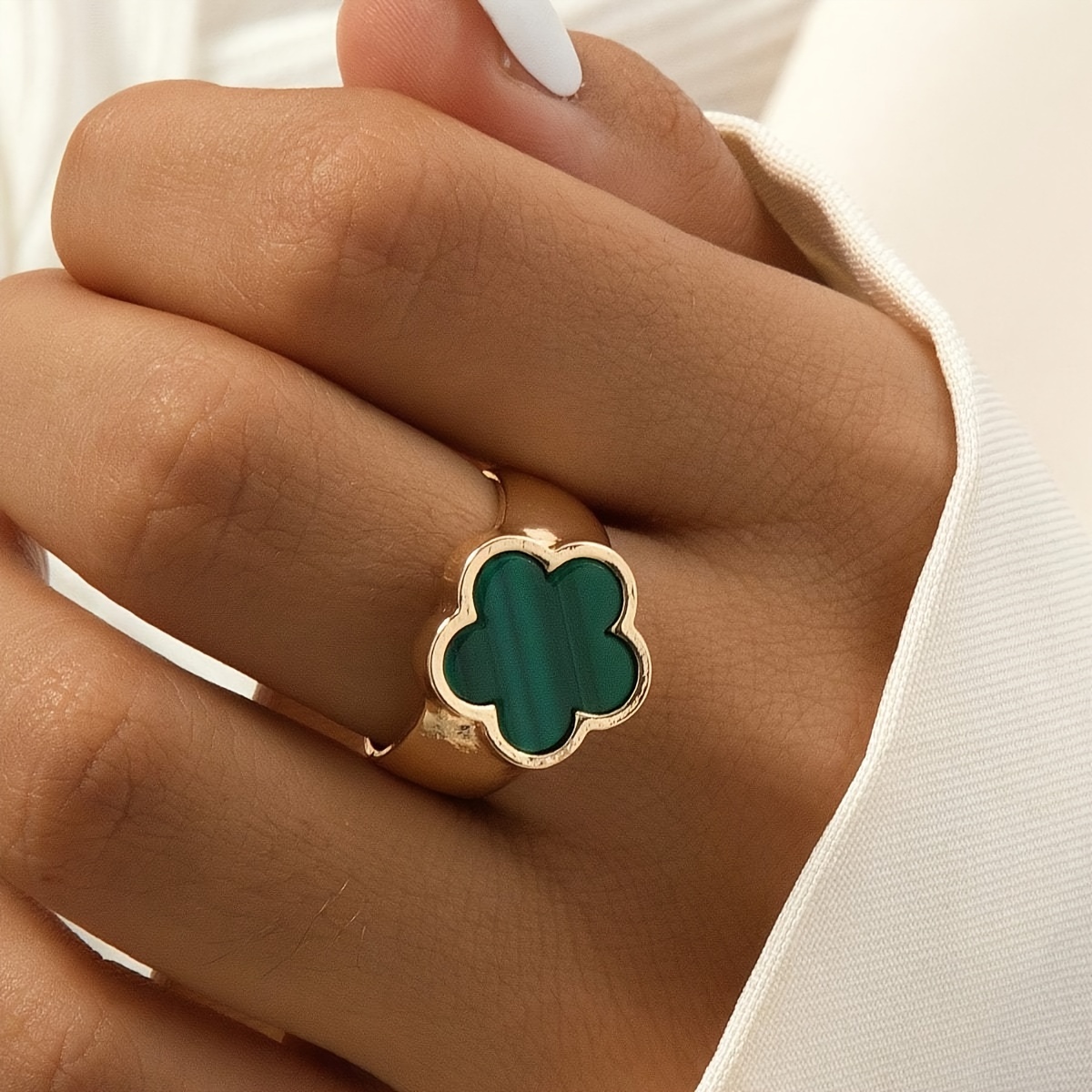 

1pc Metal Luxury Elegant Style Lucky Clover Women's Ring Golden Edged Ring Statement Style Ring Jewelry For Women Dating Gift