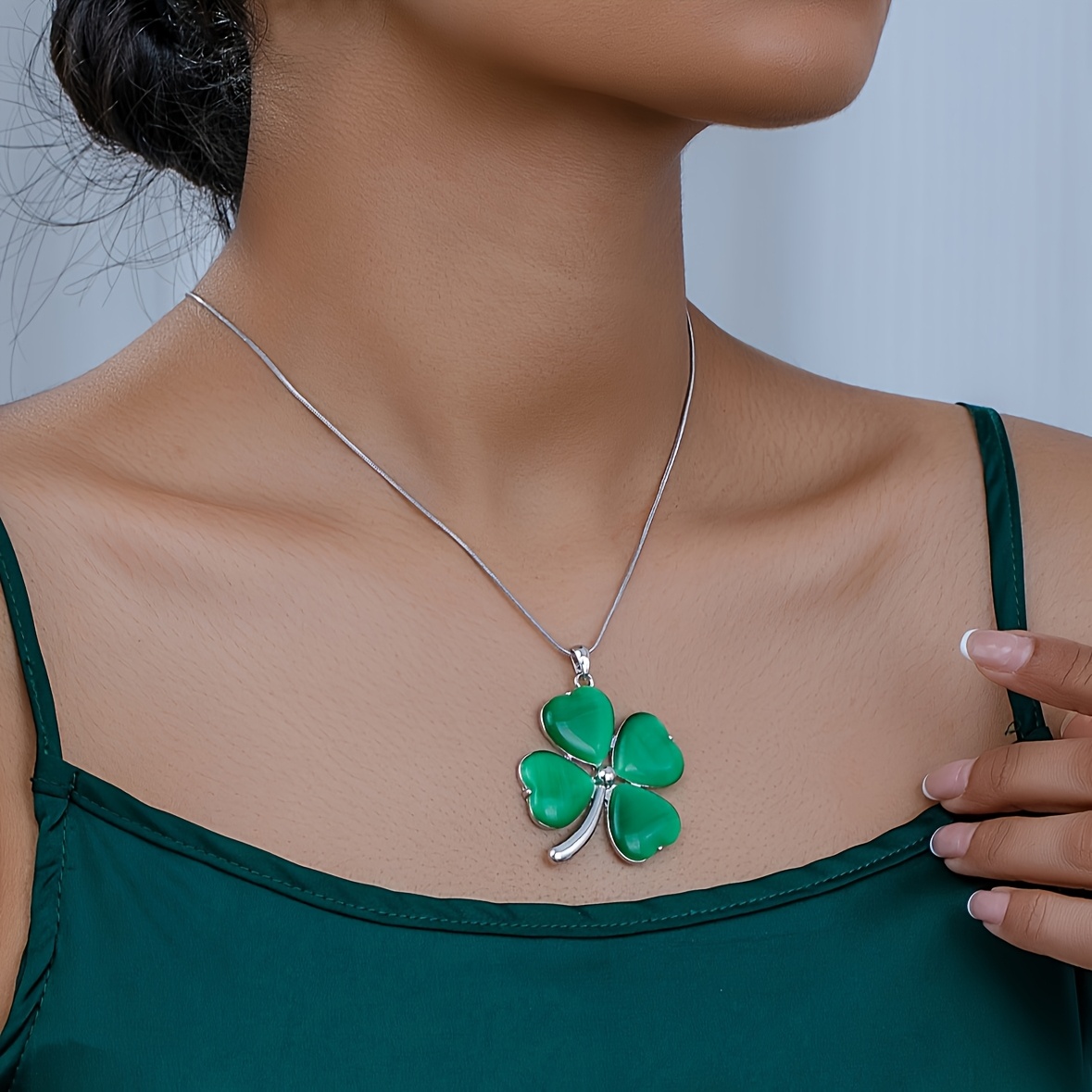 

Vintage 's Eye Clover Pendant Necklace - Alloy, 's Day & Casual Attire, Ideal Gift