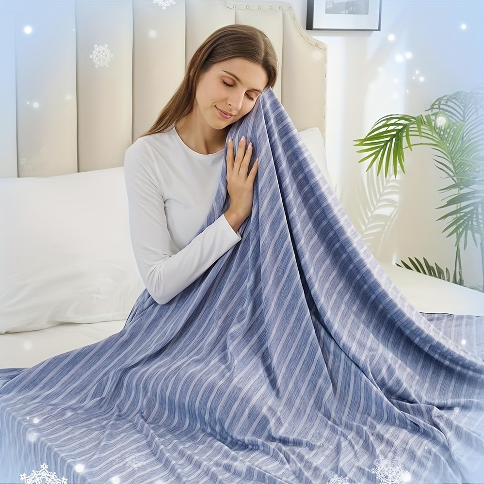 

Cooling Blanket With Double Sided Cold Effect Bed Throw For Hot Sleepers , Skin-friendly, Breathable, Always Stays Cold, Throw Size