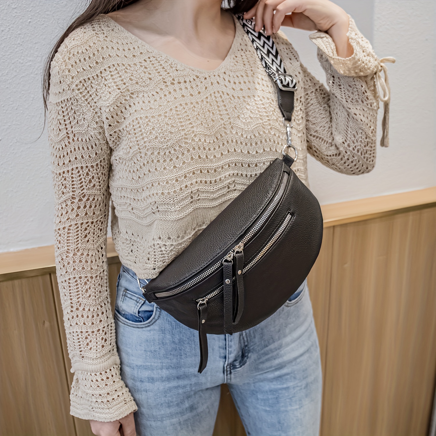 

Bohemian Wide Strap Waist Fanny Pack Crossbody Chest Bag For Women, Solid Color Pu Material With Polyester Lining, Zipper Closure, Painted Edge Detail
