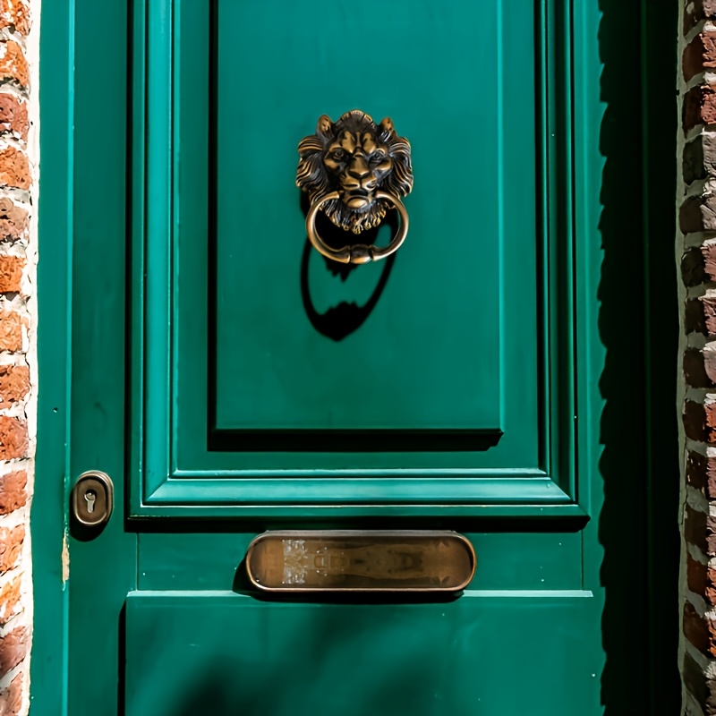 Lampe En Bronze à Décor De Têtes De Lion