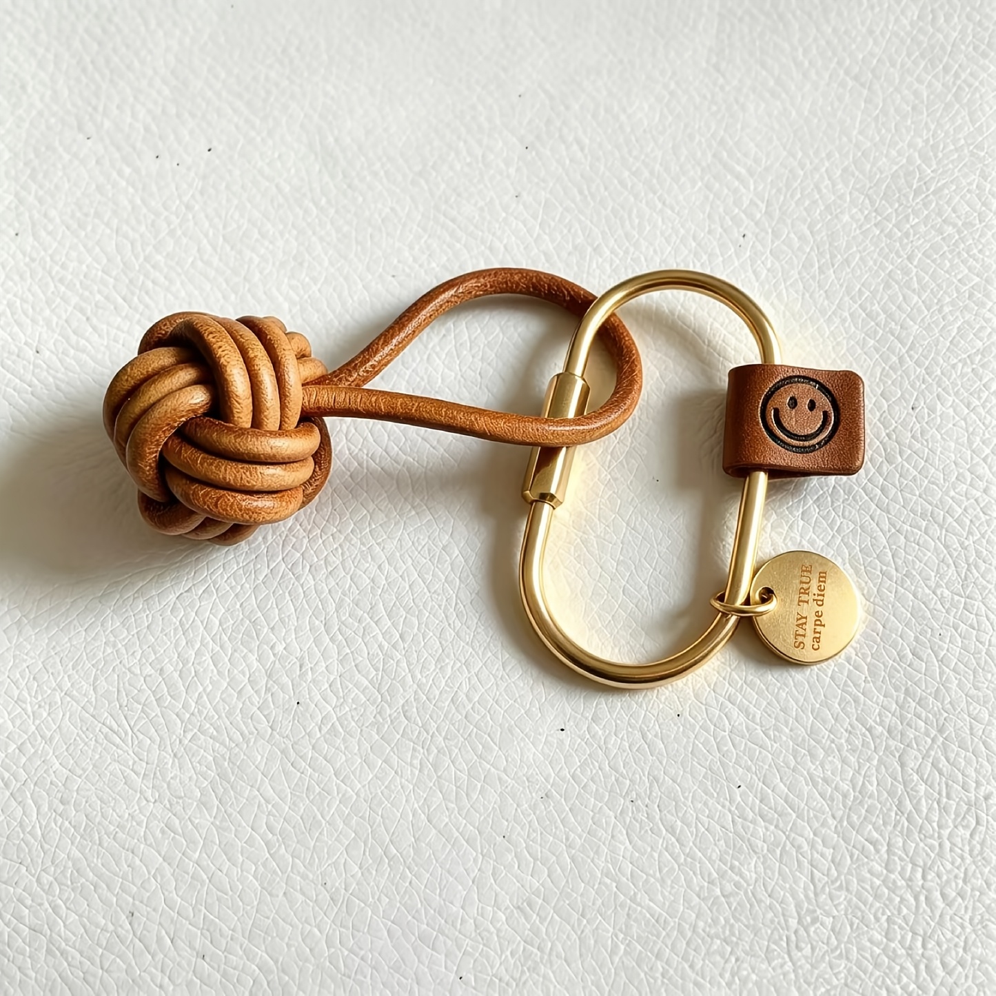 TEMU ヴィンテージ ハンドメイド 牛革 モンキーフィスト結び玉キーホルダー 無垢真鍮製D字キーリング付き ハンドクラフト キーホルダー 車用キーリング ロープバッグ 男女兼用 バックパック・ハンドバッグ用 小物アクセサリーギフト