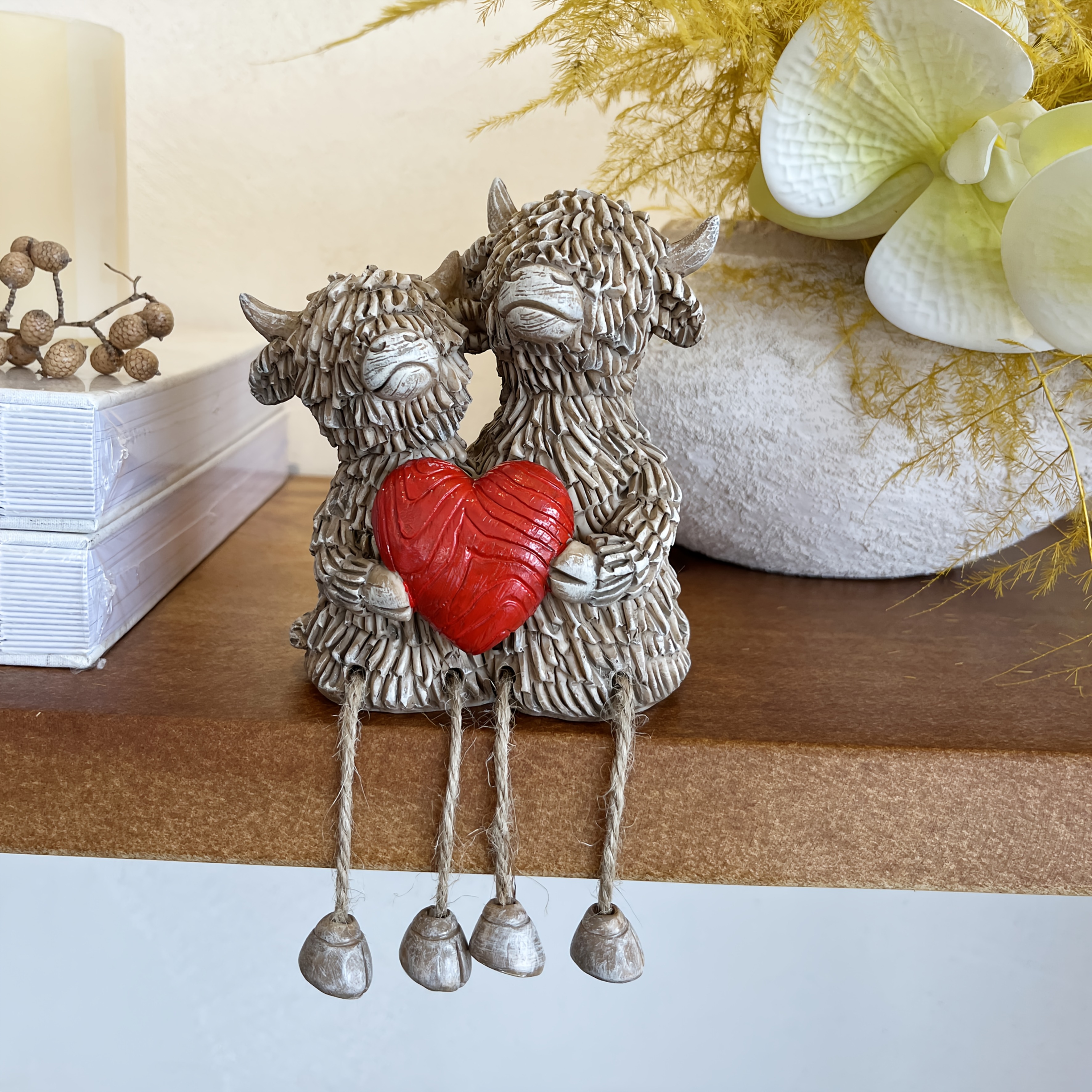 

Vintage-style Resin Couple With Red Heart - Perfect Valentine's Day Gift