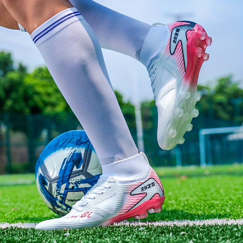 Alternative view of Zapatillas de fútbol de alto diseño y tacos altos, adecuadas para cualquier edad. Diseñadas específicamente para…
