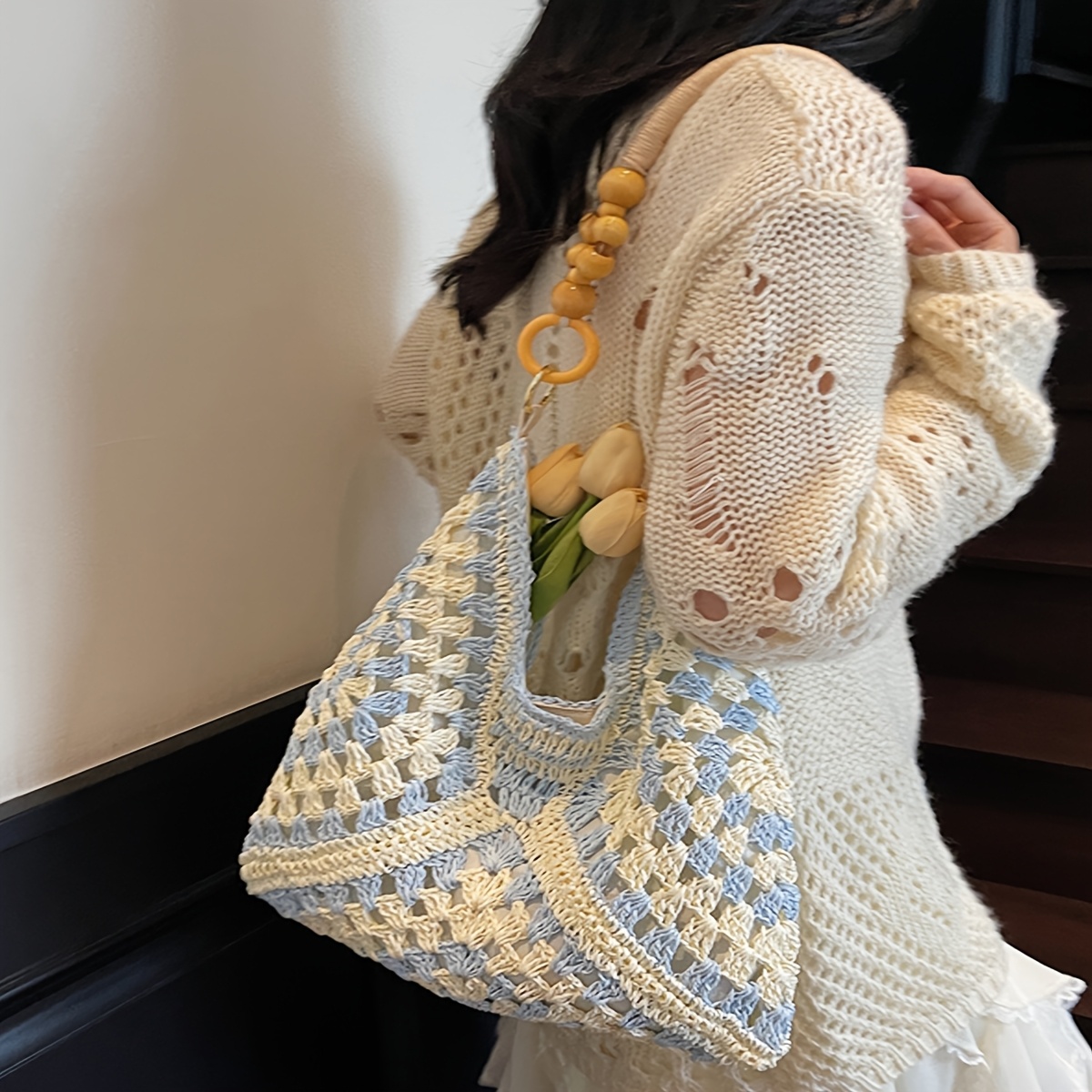 New Handmade Woven Bohemian Style Women'S Shoulder Bag, Featuring a Beaded Chain Decoration with Contrasting Colors And a Hollow Design, Suitable for Daily Commuting, Work, Vacation Trips, Beach Outings, Shopping