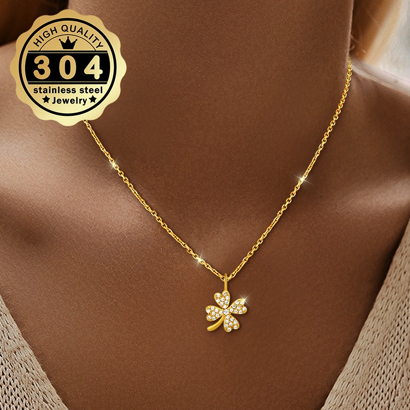 Image of A Women's Clover Pendant Necklace Made Of 304 Stainless Steel, With Synthetic Zirconia That Sparkles, Featuring Clover Design Sophisticated And Luxurious, Perfect For Gifting