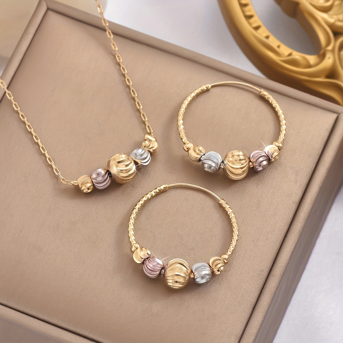 

2 Pieces/set Of New Creative And Unique Colored Bead Design Women's Earring Necklace Set, Gold-plated -14k Copper Material Women's Fashionable Jewelry, A Holiday Gift For Female Friends