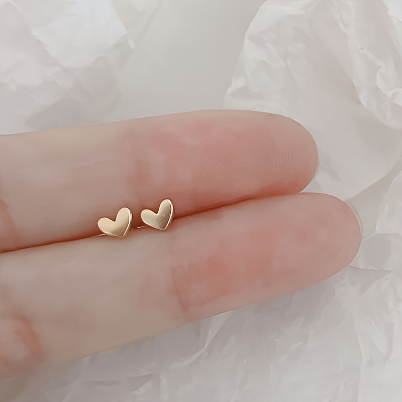 A Pair Of Delicate Heart-shaped Earrings For Women, Love Heart Earrings, Christmas Gift, Unisex Earrings, Minimalist Women's Birthday Present
