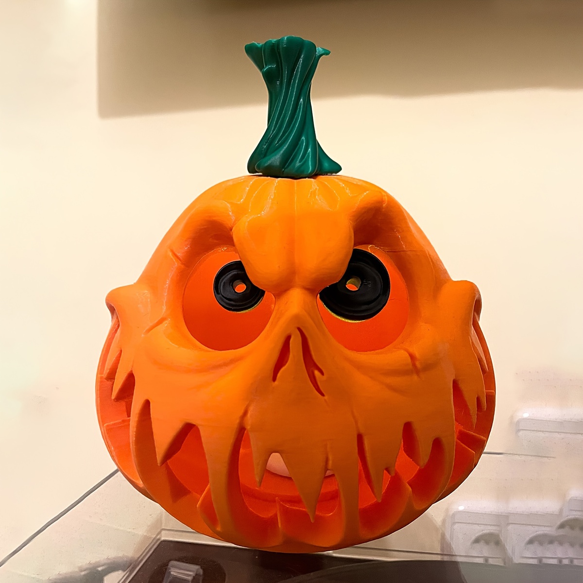 

Pumpkin Decorative Figurine - 1pc, Carving Design, Resin Collectible, Theme Focused For Living Room, Suitable For Indoor Use, Electricity-free Decoration For Festivities