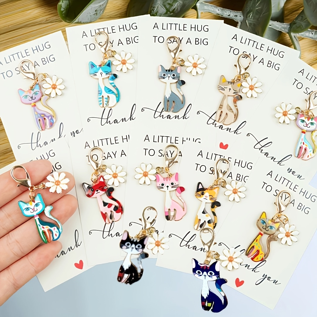 TEMU 彼女/彼へのギフト 12個入り かわいい猫と花のペンダントセット、パーティーキーホルダーギフトパック、ペットキーホルダーデコレーション、服やバックパックの装飾、車のキーペンダント、猫テーマのパーティー用品、学校のご褒美、猫好きへの最高のギフト、カード...