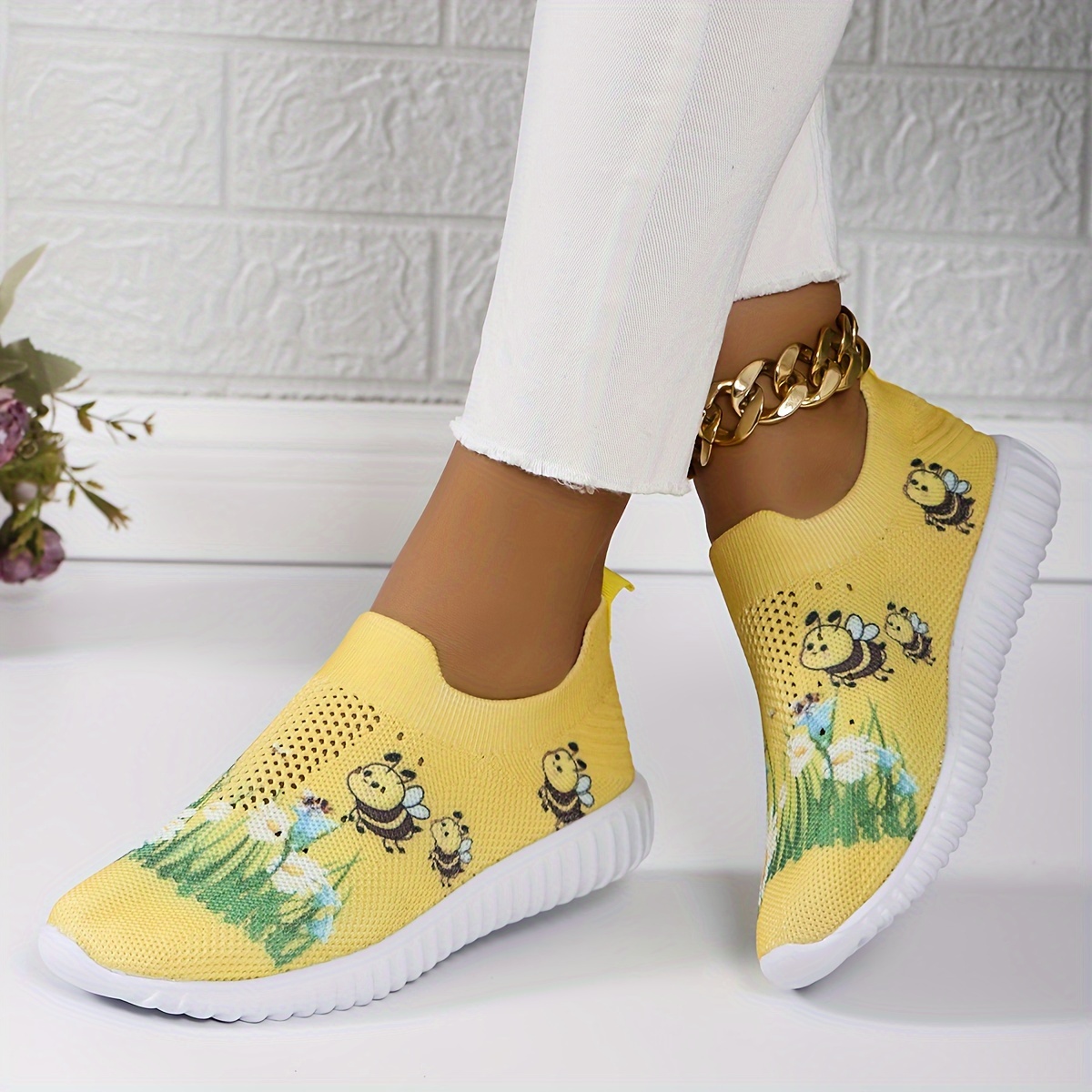 

Women's Cartoon Bee & Floral Pattern Sock Sneakers, Stylish Low Top Slip On Knitted Trainers, Comfy Breathable Walking Shoes