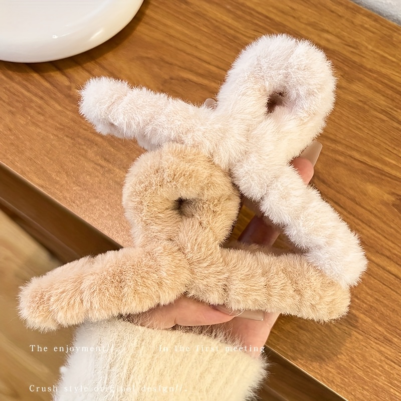 E-shop 2er-Pack flauschige Krallen-Haarklammern für Damen, neuer Herbst/Winter-Stil, hochwertige Plüsch-Haifisch-Haarklammern als Haarschmuck für den