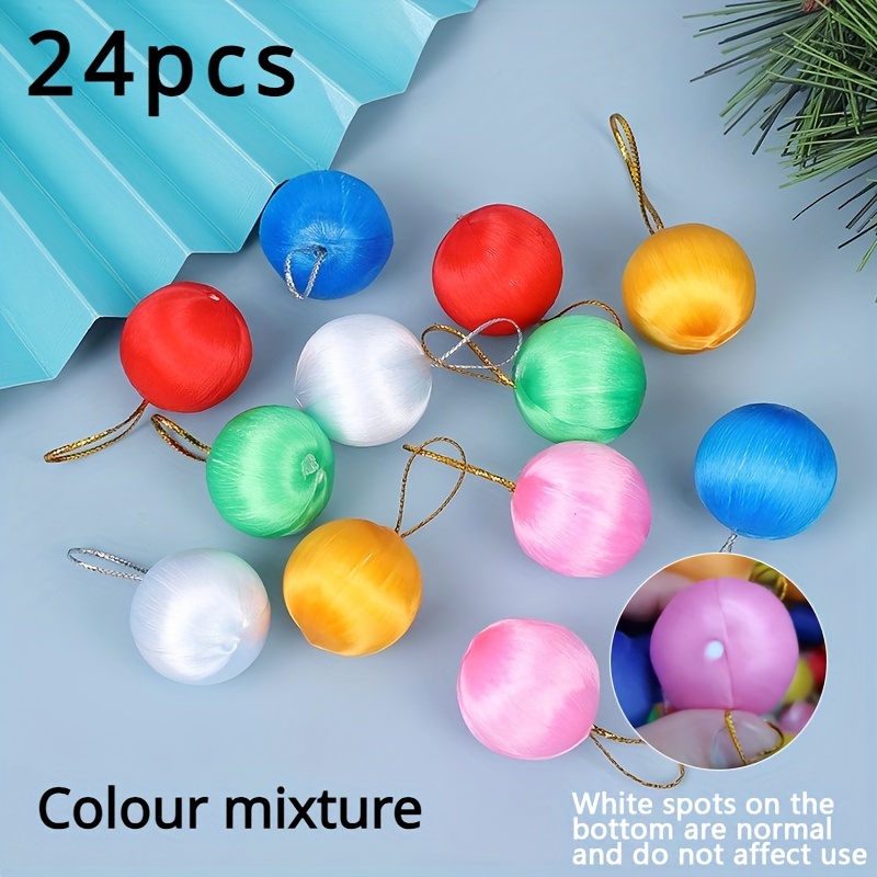 24 bolas de hilo colgantes navideñas, navideñas coloridas, bolas colgantes para árbol de Navidad (aleatorias): retailer-supplied image