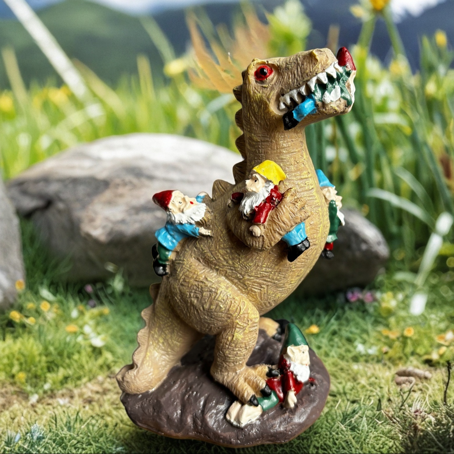 E-shop Vintage Harz-Dinosaurier-Ess-Gnome-Statue - Launische Außenhof-Kunst, Wetterfeste Rasen & Garten Deko für Hochzeiten, Einweihungsgeschenke,