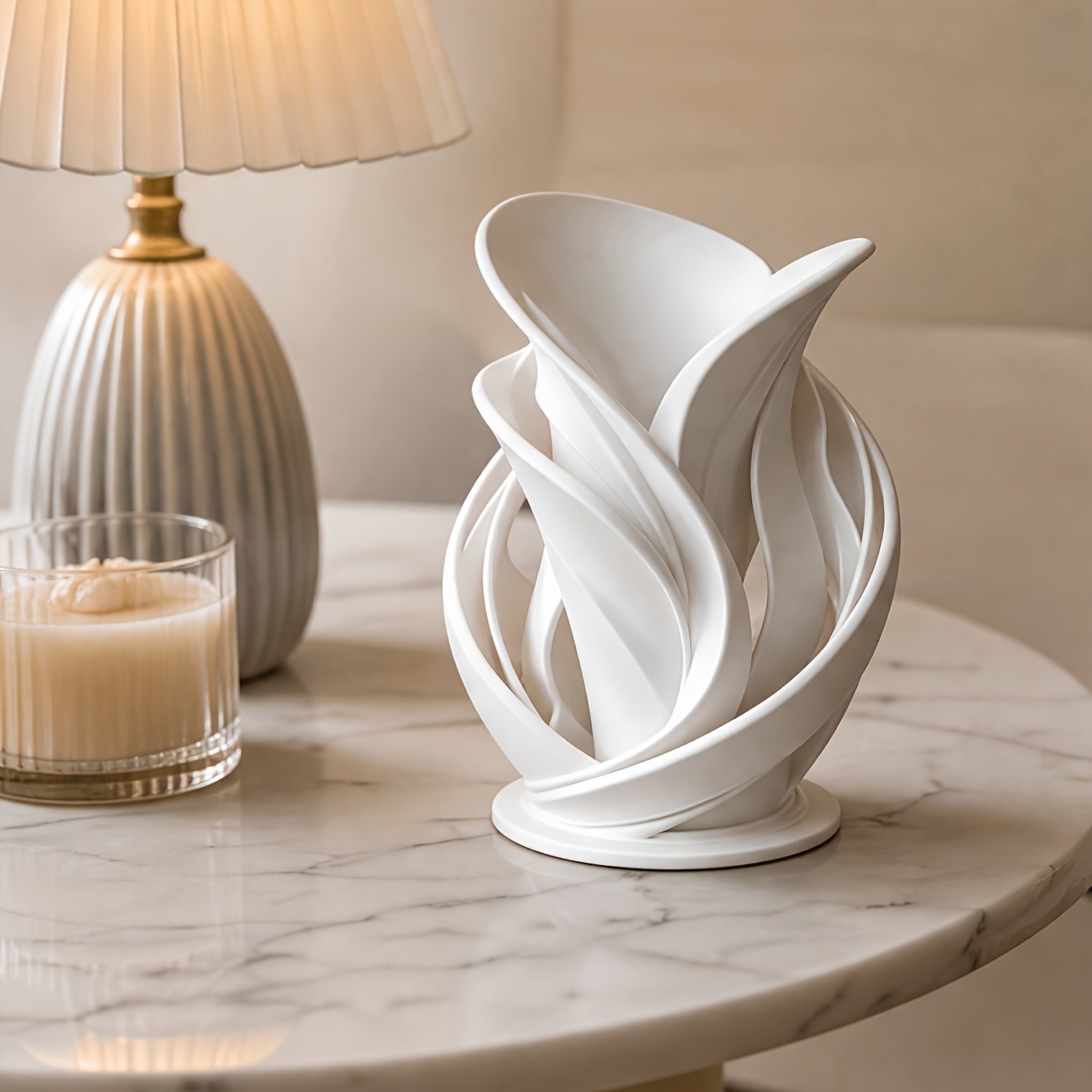 TEMU Moderne abstrakte Vase aus weißem Porzellan mit gedrehtem Muster, hohle, wellengeformte dekorative Vase, Tisch-Mittelstück im künstlerischen
