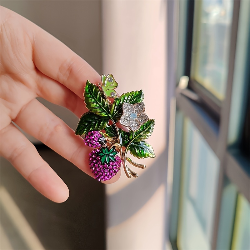 

Retro Strawberry Corsage For Men, Suitable For Suit Coat, Fruit Series Brooch For Daily Wear