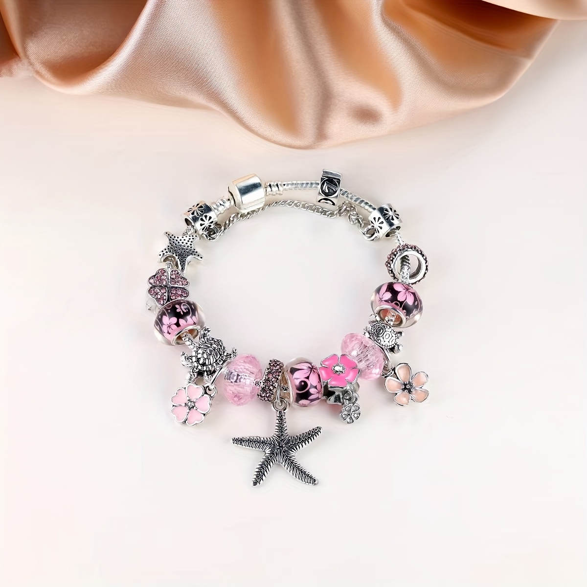 

Stylish Charm Bracelet For Women, 1pc Fashion Beaded With Star, Clover, Turtle, Floral & Starfish Pendants, Chic Daily Wear Accessory