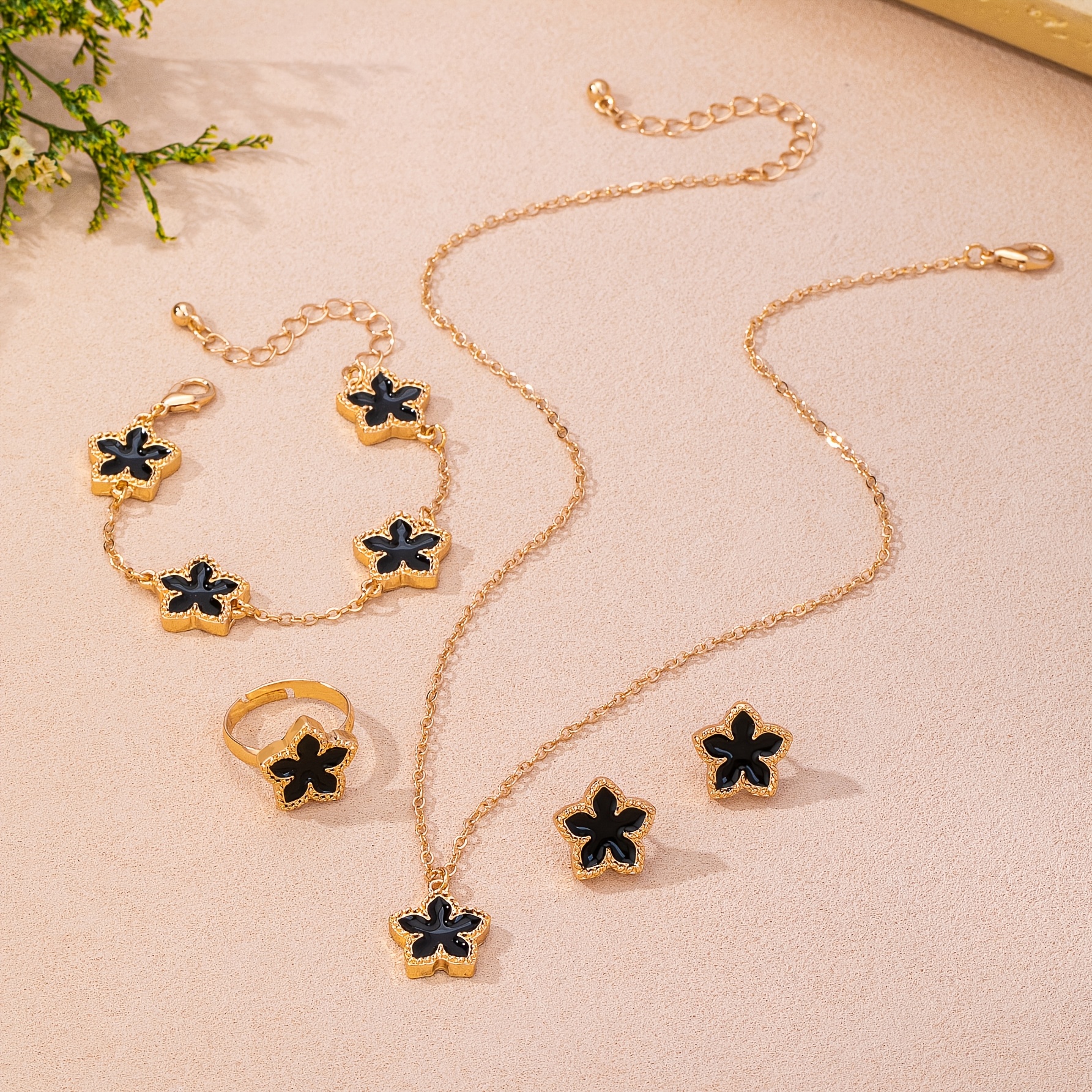 TEMU Parure de Bijoux de Luxe Fleur à Pétales : Ensemble Accessoires avec Chaîne Clavicule en Émail, Boucles d'Oreilles à Clous, Bracelet et Bague