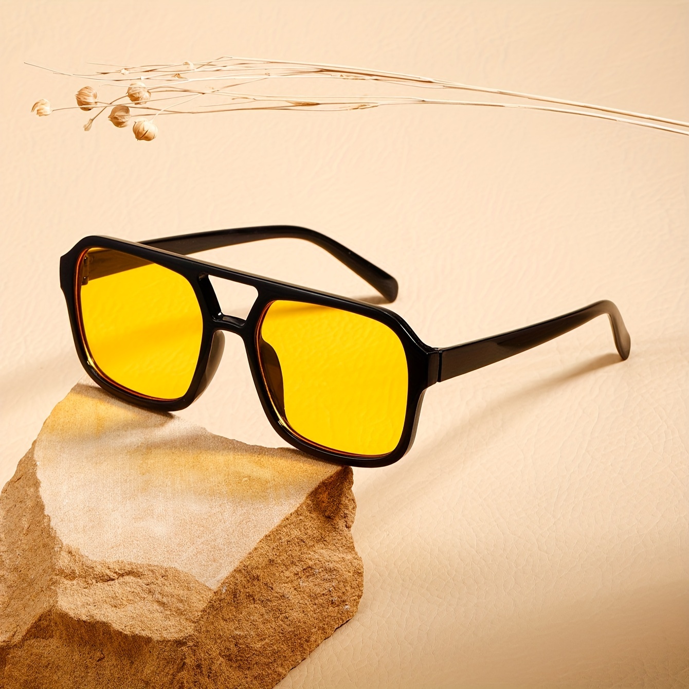 de gafas cuadradas inspiradas en el estilo vintage Diseño de  retro, negro con lentes y amarillas, ideales para uso casual