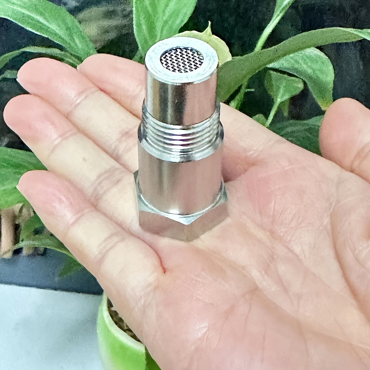 

easy-to-use" Stainless Steel Mesh Hose Nozzle For Enhanced Water Flow & Filtration - Manual Energy Source