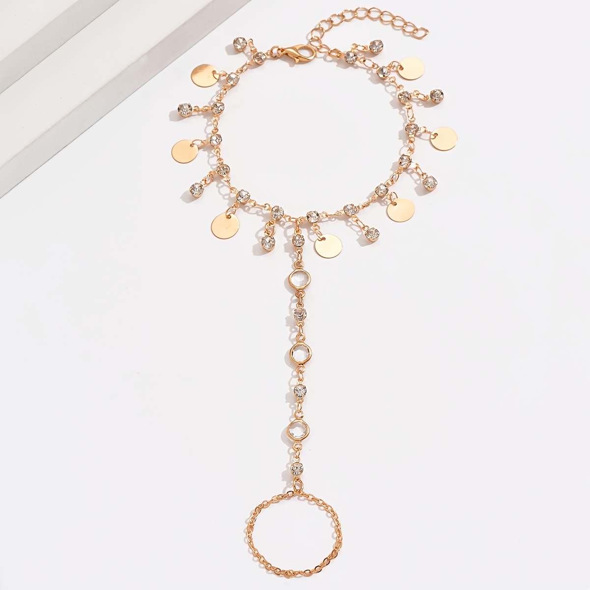 E-shop Handkette mit Ring, mehrschichtiges Design mit runden Scheibenanhängern und klaren Steinakzenten, Schmuck, trendiges Accessoire für Damen,