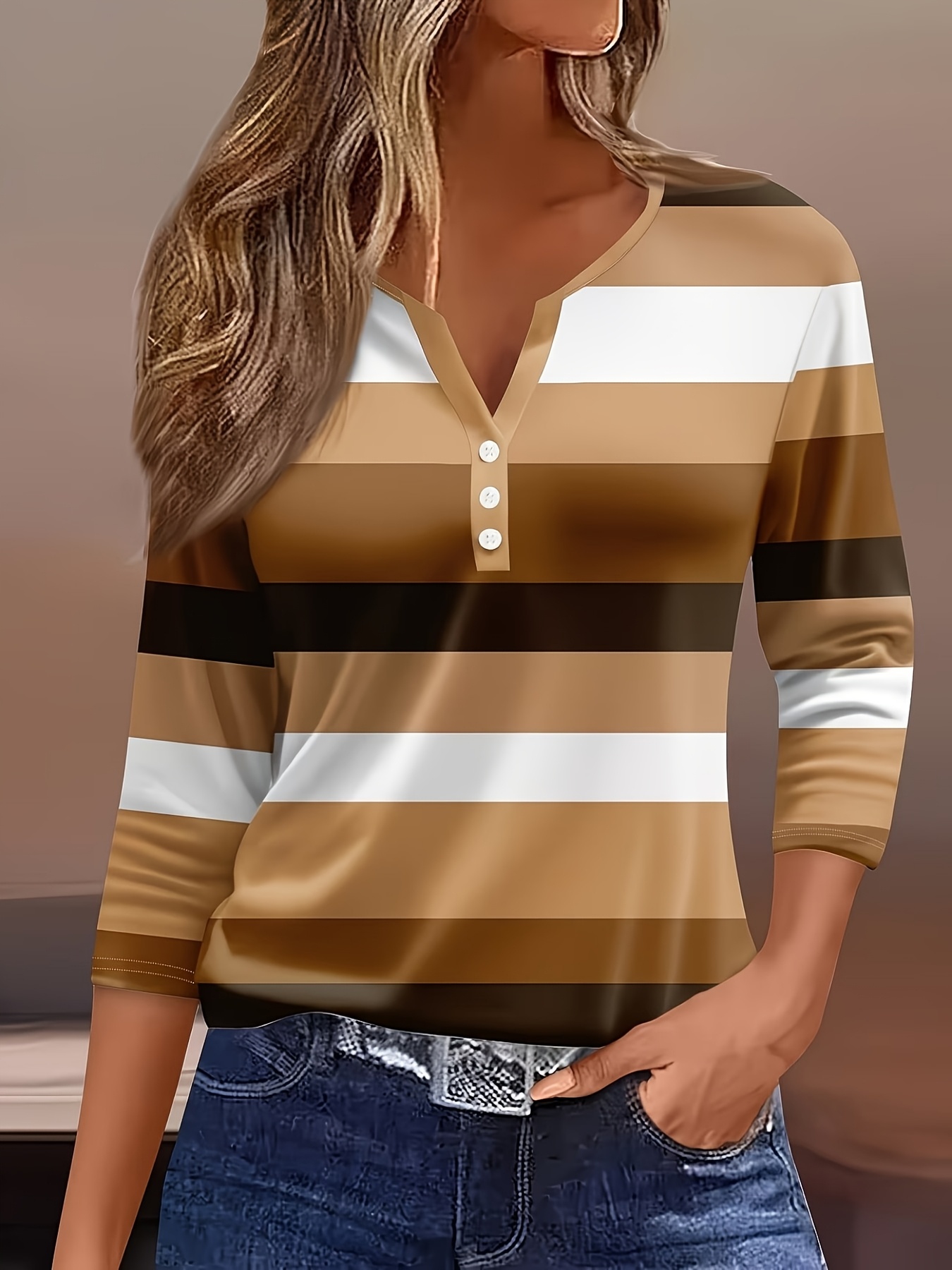 Nouvelle Arrivée Printemps/Été Mode Femme, Style Décontracté, T-shirt de Base Ample à Rayures, Col en V, Manches Trois-Quarts, Boutonné, Haut Polyvalent pour les Trajets Quotidiens et les Rendez-vous, Tendance Streetwear pour Sortie Quotidienne, Lavable en Machine - Convient pour un Usage Quotidien Nouvelle Arrivée Printemps/Été Mode Femme, Style Décontracté, T-shirt de Base Ample à Rayures, Col en V, Manches Trois-Quarts, Boutonné, Haut Polyvalent pour les Trajets Quotidiens et les Rendez-vous, Tendance Streetwear pour Sortie Quotidienne, Lavable en Machine - Convient pour un Usage Quotidien