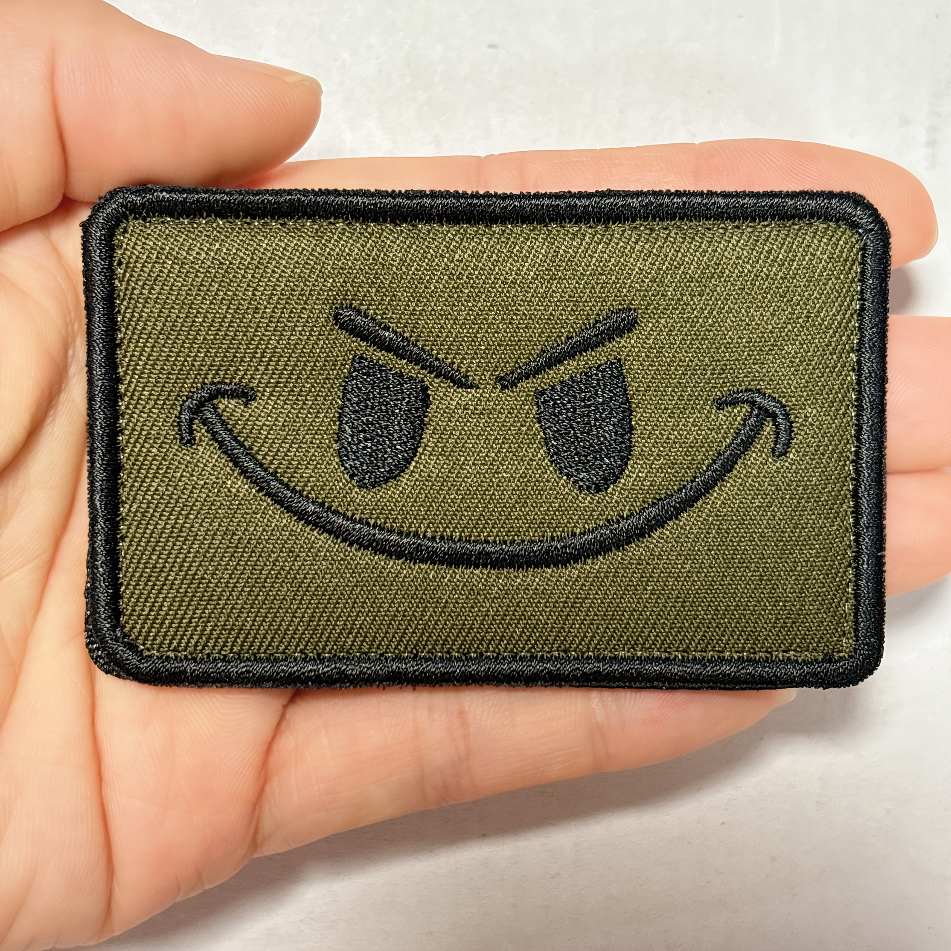 E-shop 1 Stück lustiger "Happy Face" Aufnäher - Abzeichen, geeignet für Rucksäcke, Hüte, - Humorvolles Stoffaccessoire für den täglichen Gebrauch