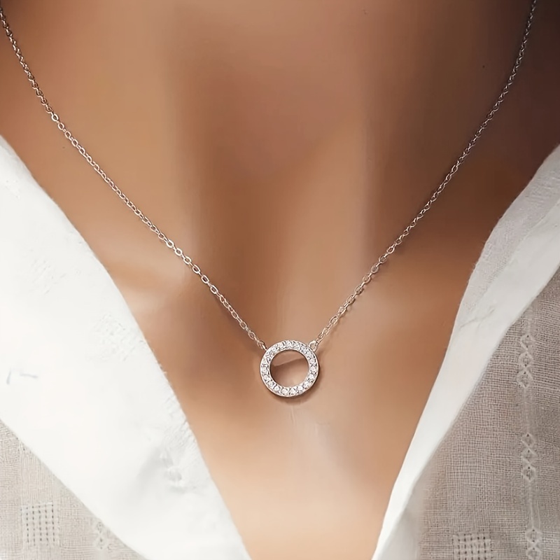 Elegant and Simple Round Synthetic Zirconia Pendant Necklace for Women, Daily Casual Wear, Valentine's Day Date Accessory, Available in Two Colors