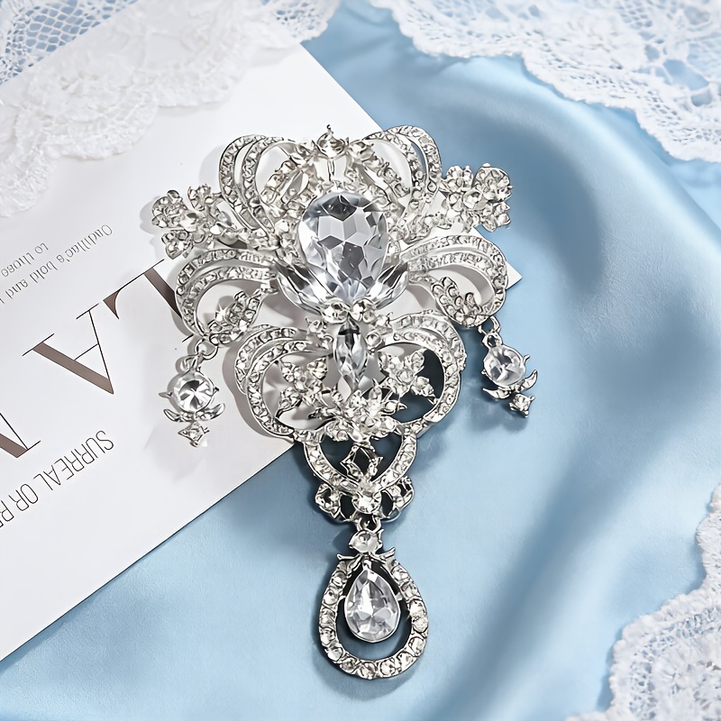 TEMU 1 Broche Fleur Artificielle Blanche de Exquisément Élégante, Accessoire Parfait pour Cadeaux de Bijoux de Soirée Tendance et Luxueux pour Femme,