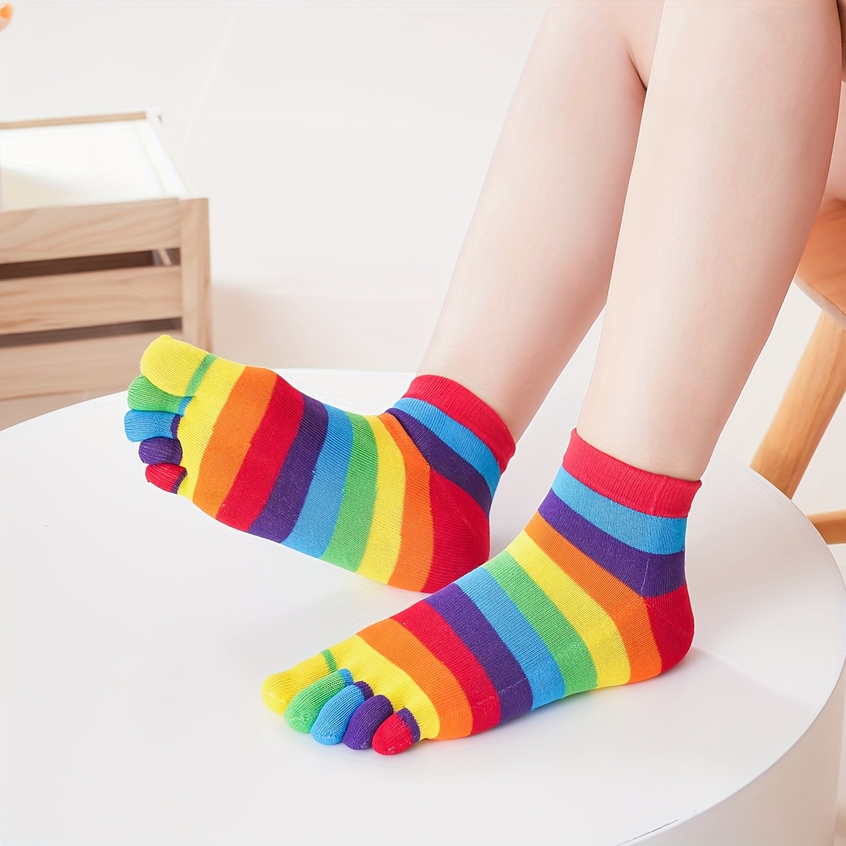 1 Pair Women's Comfortable Casual Rainbow Striped Fashion Trendy Short Toe-post Toe-post Socks, Suitable For Daily Wear