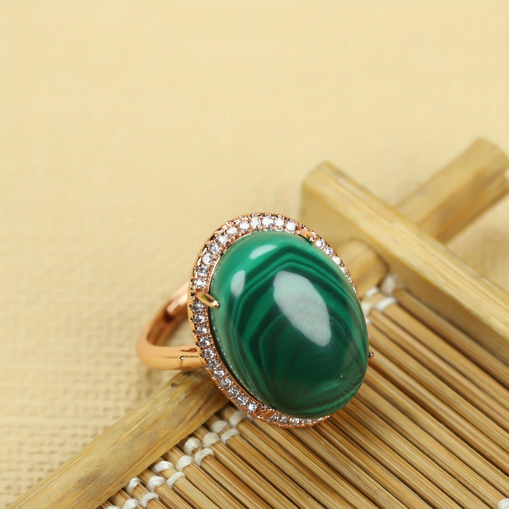 

Vintage-style Adjustable Ring With A Single-sided Round Opening Made Of Natural Malachite.