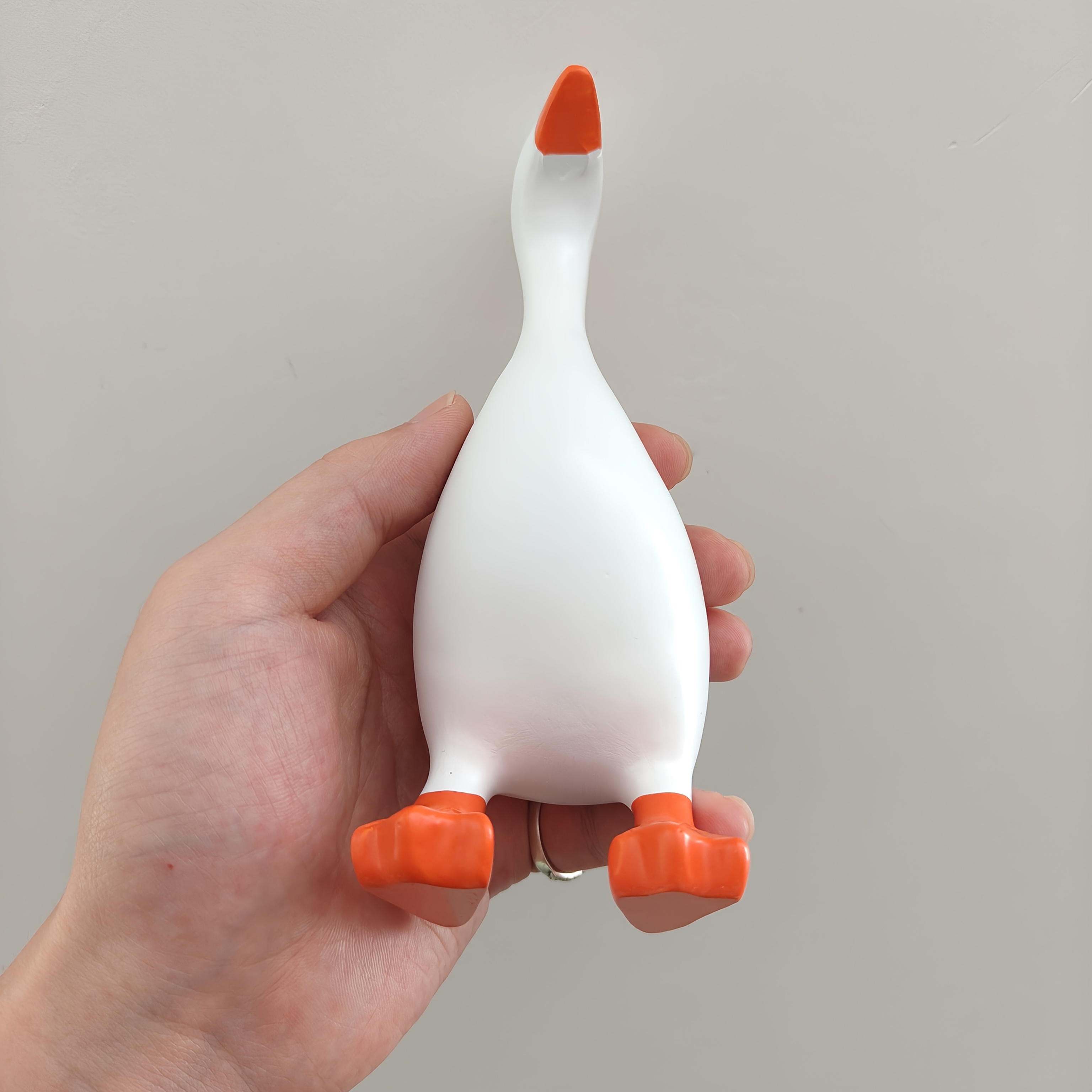 TEMU 1pc Orange Beak Orange Feet Standing Resin Ornament, Goose Beak Built-in Strong Magnet For Attracting Keys And Small Metal Objects, Entryway